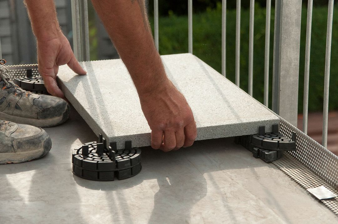 PLATTENFIX MAXI Plattenlager für unebene Untergründe und Dachterrassen